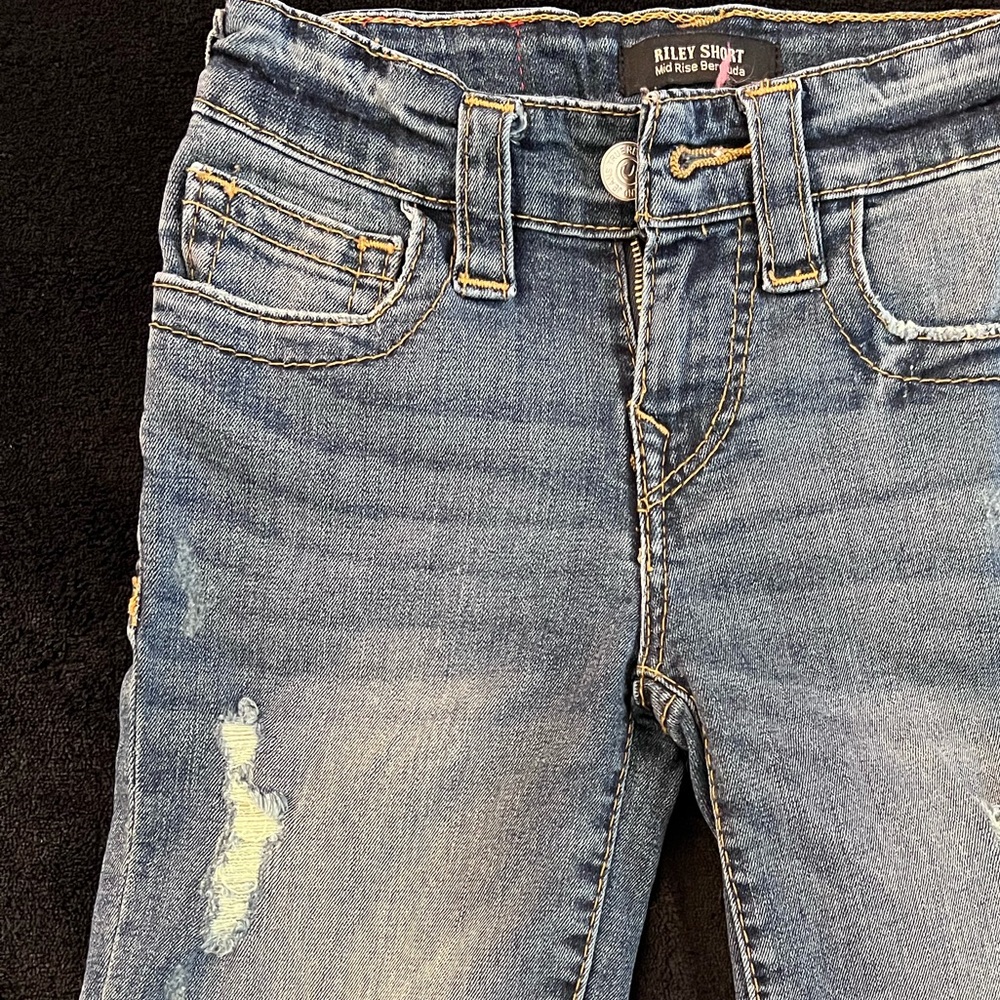 True Religion Blue Denim Kids RILEY SHORT
Mid Rise Bermuda Shorts - Picture 2 of 8